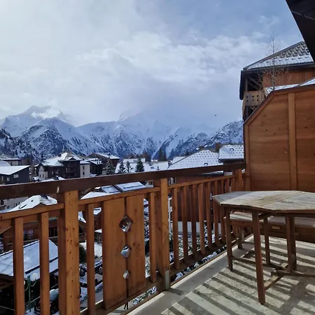 Apartment Studio Plein Sud Avec Terrasse Vue Sur La Muzelle Situe En Plein Coeur Des 2 Alpes. Les Deux Alpes